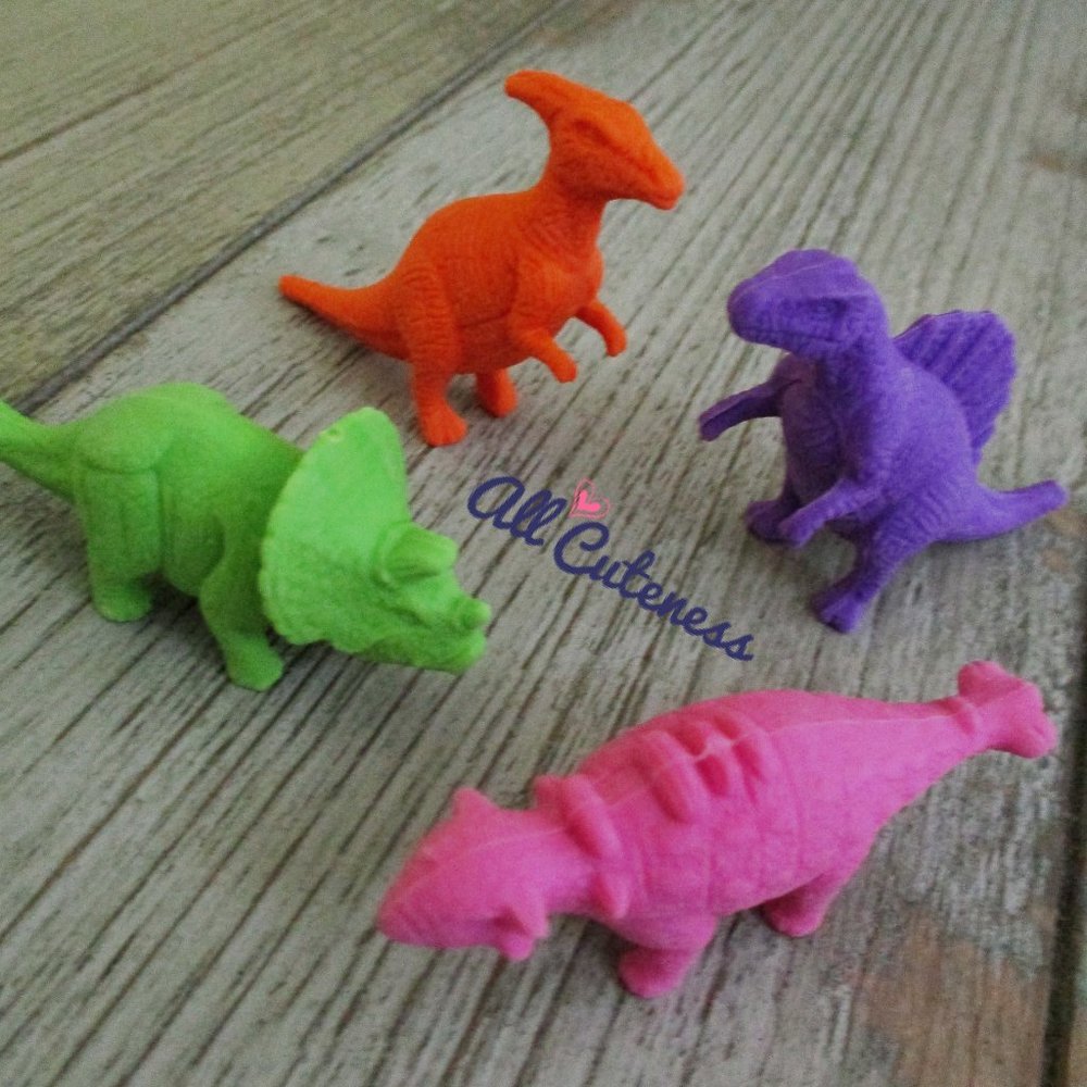 🎀 3 x $15: (NWOT) Dinosaur Erasers Set